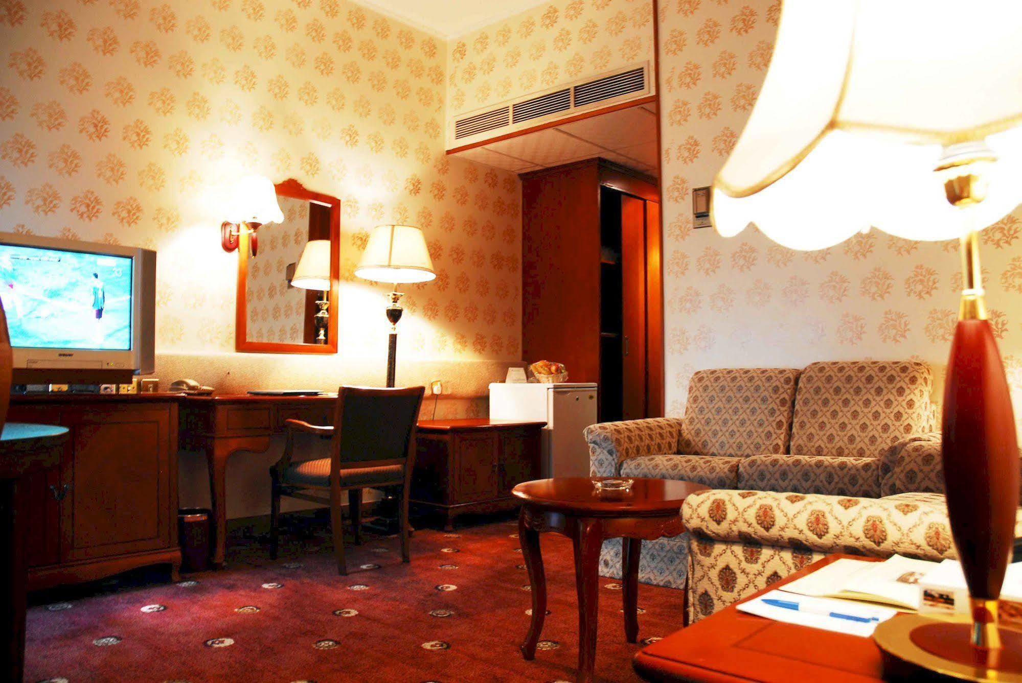 Dhahran International Hotel Exterior photo