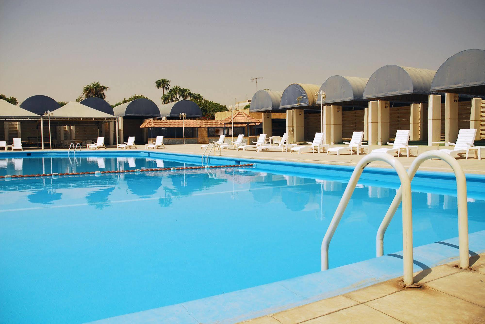 Dhahran International Hotel Exterior photo